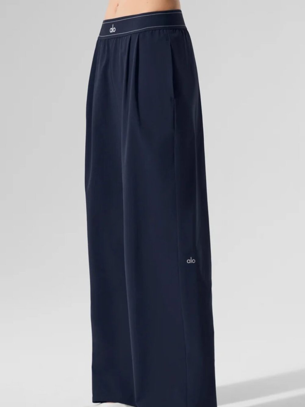 NWT🐋ALO Yoga Navy Suit Up Trouser 30" Inseam🕊️Relaxed Regular Fit - Picture 13 of 13